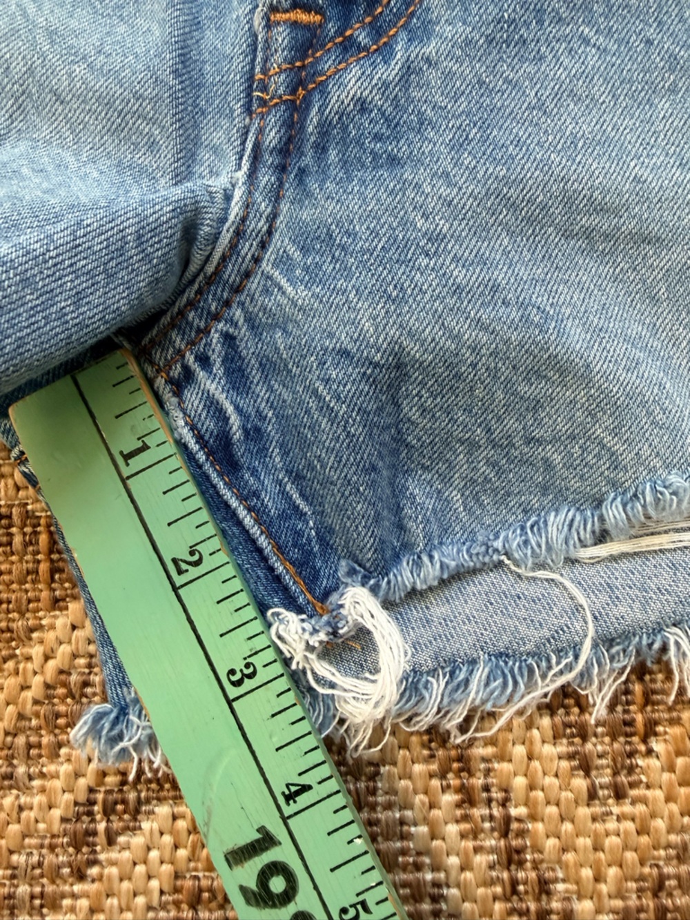 Levi's 501 Womens Cut Off Denim Shorts Sz 29 (30.5) Distressed Button Fly EC - Picture 14 of 15